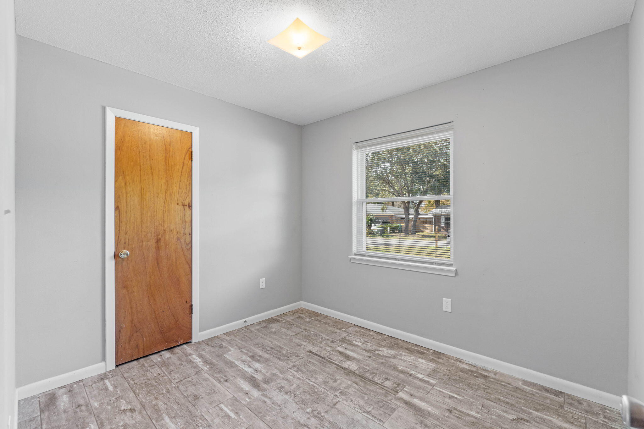 14 9th Street Shalimar, FL 32579 - Photo 17 of 29 a view of empty room with windows