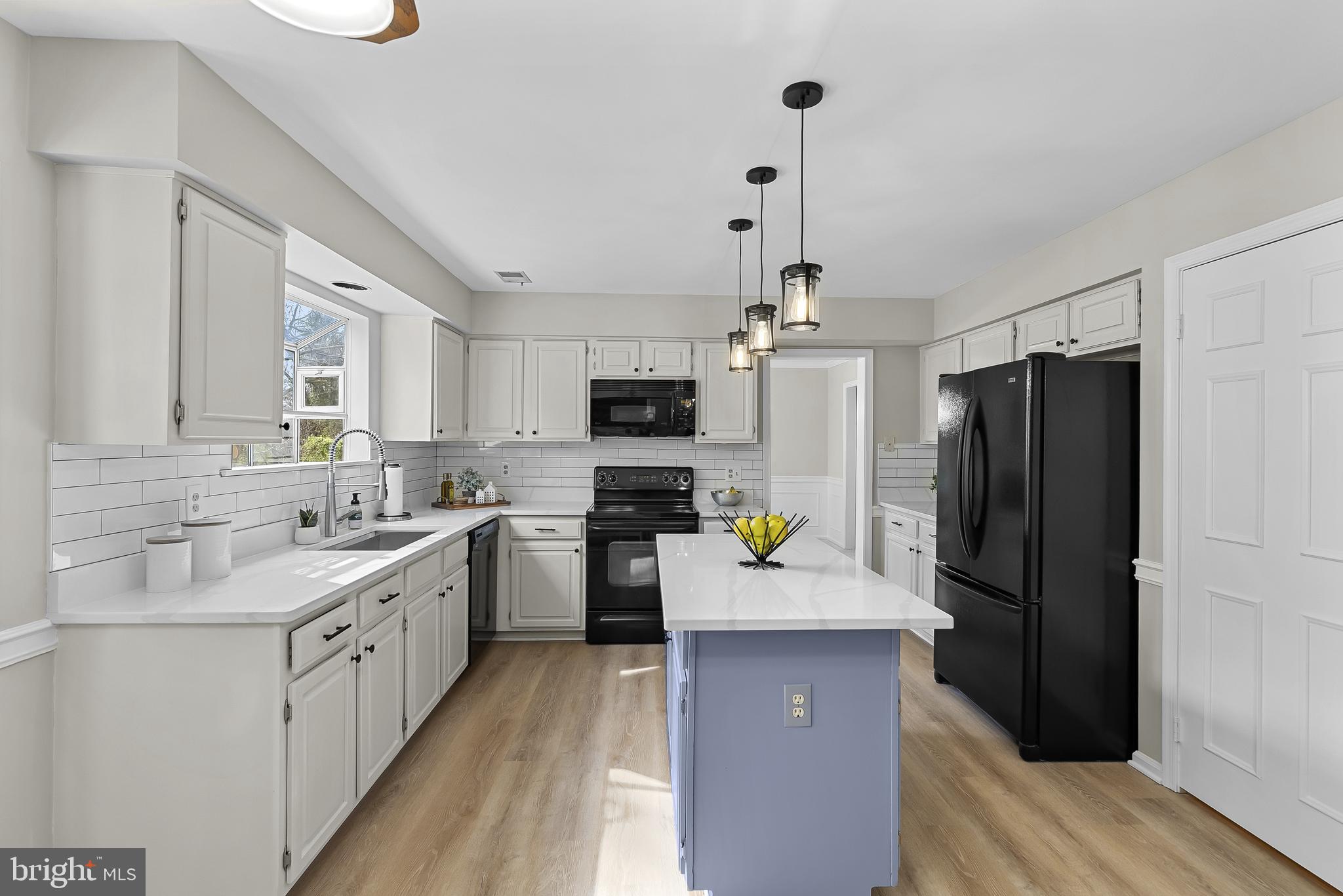 3 Moss Road Sterling, VA 20165 - Photo 18 of 77 Remodeled Kitchen w/ NEW Quartz and LVP Flooring