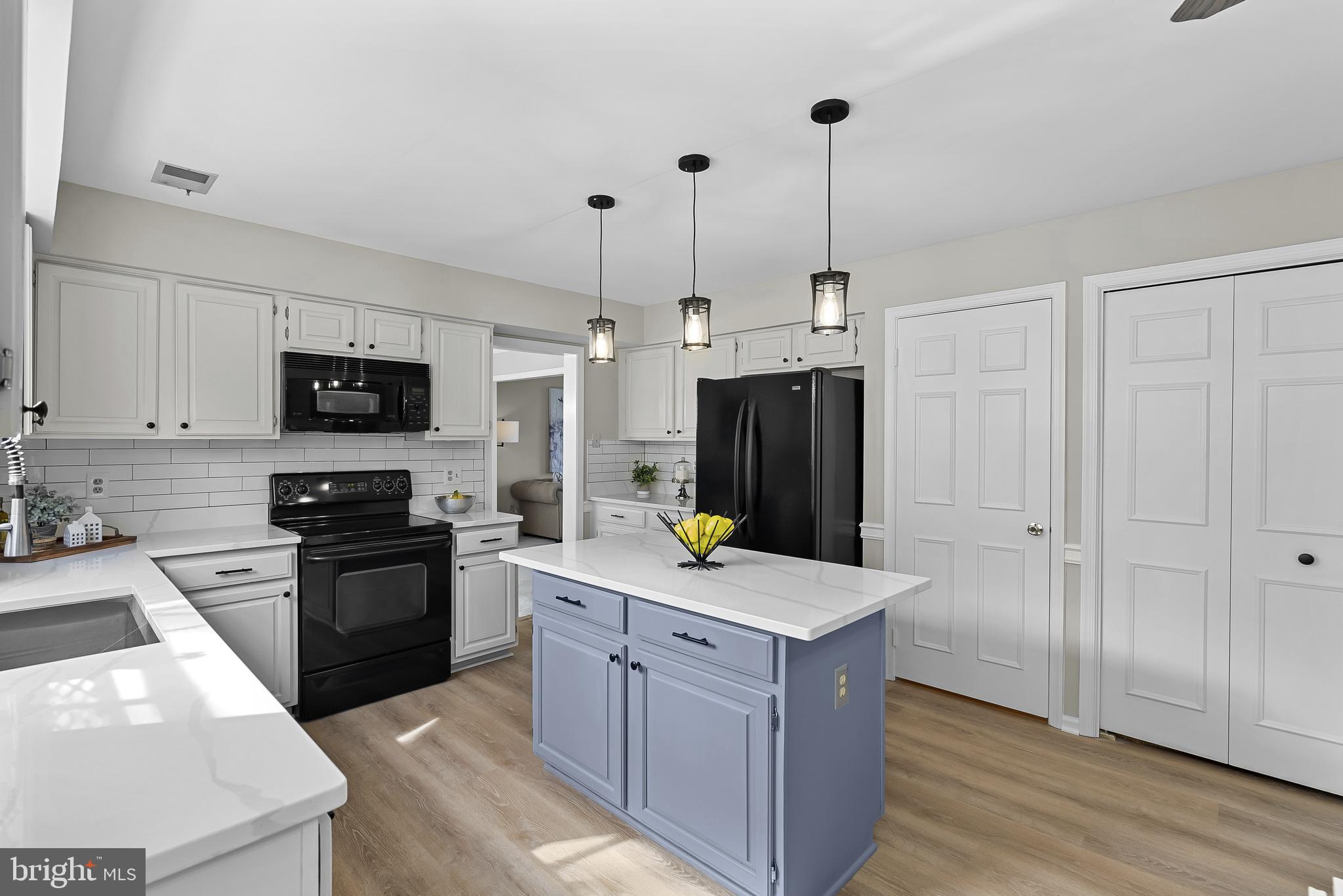 3 Moss Road Sterling, VA 20165 - Photo 21 of 77 Center Island, Quartz Countertops and New Paint