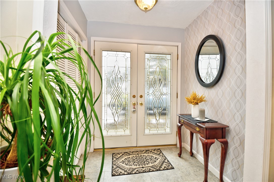 1243 Croyden Road Lyndhurst, OH 44124 - Photo 2 of 30 Gallery Image 2