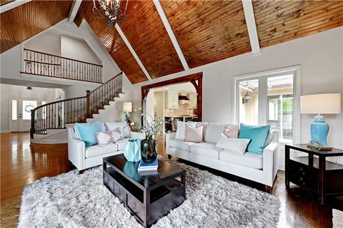 $900,000 | 11260 West 155th Terrace, Overland Park, KS 66221