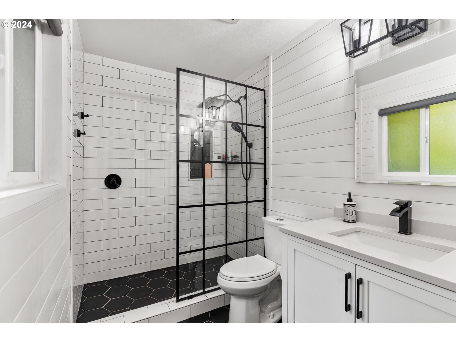 18665 Southwest Hart Road Beaverton, OR 97007 - Photo 12 of 33 Gallery Image 12