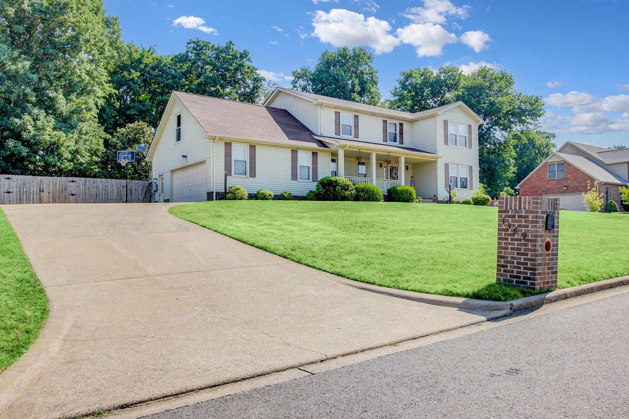 1369 West Rhett Butler Road Clarksville, TN 37042 - Photo 2 of 44 Gallery Image 2