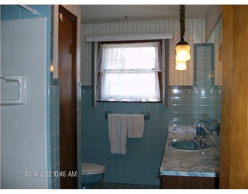648 Alexander Avenue Monaca, PA 15061 - Photo 15 of 18 Full Bath. *Main Bath*