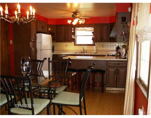 Kitchen. *Lovely Efficient Kitchen and Dining Area for those special Family Gatherings*