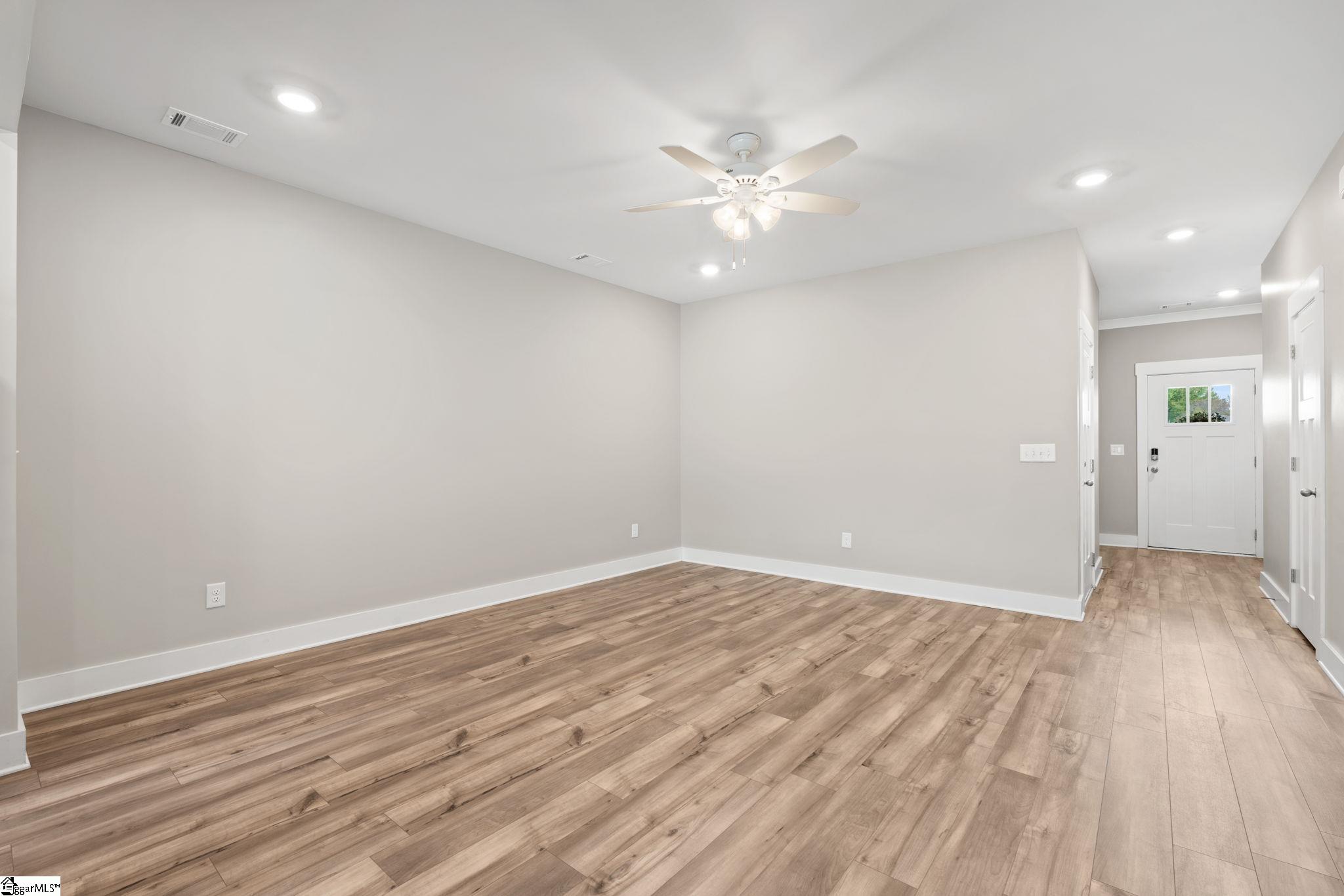 26 Starlake Road Simpsonville, SC 29681 - Photo 5 of 37