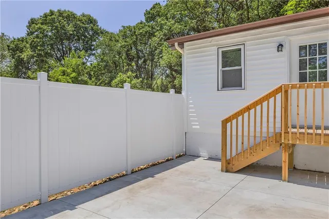 a view of a backyard with pathway