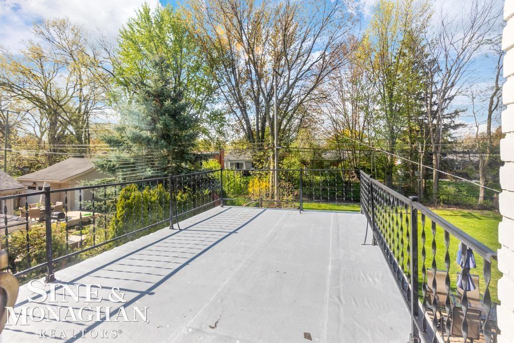 1075 Hawthorne Road Grosse Pointe, MI 48236 - Photo 27 of 39 50110770-26.JPG