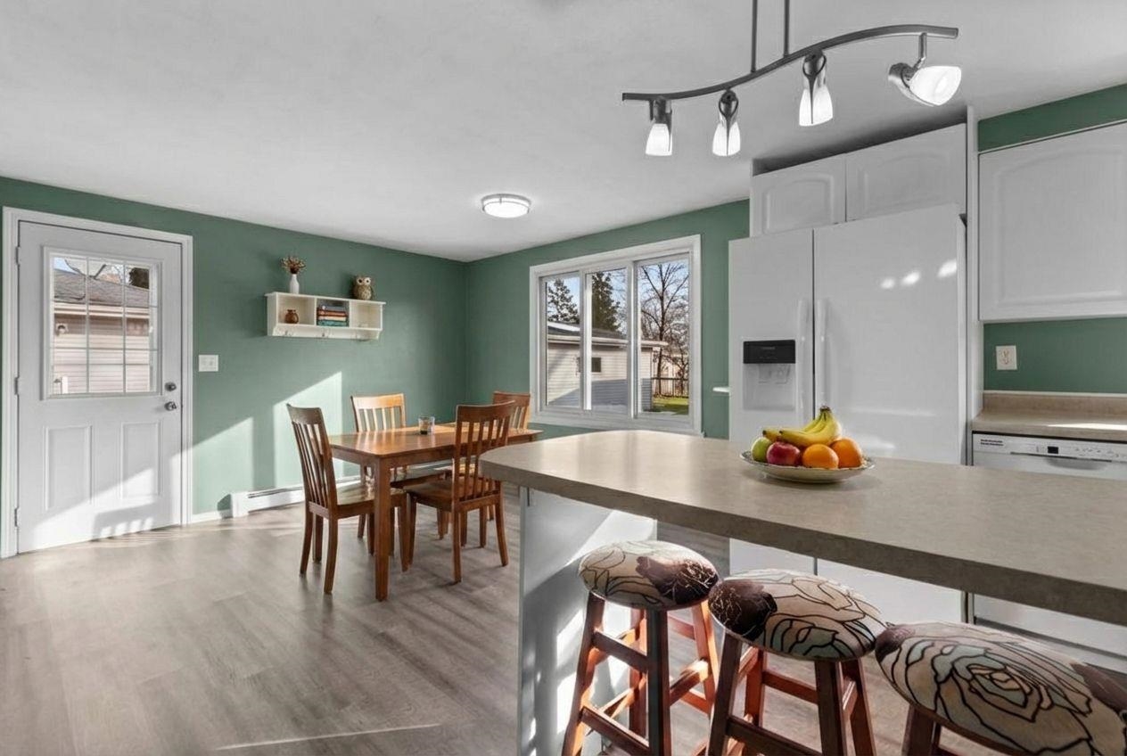 1117 Alva Street Menasha, WI 54952 - Photo 10 of 43