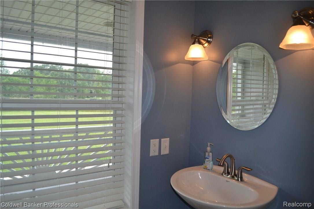 2453 Morris Road Lapeer, MI 48446 - Photo 13 of 32 DSC_0375.JPG