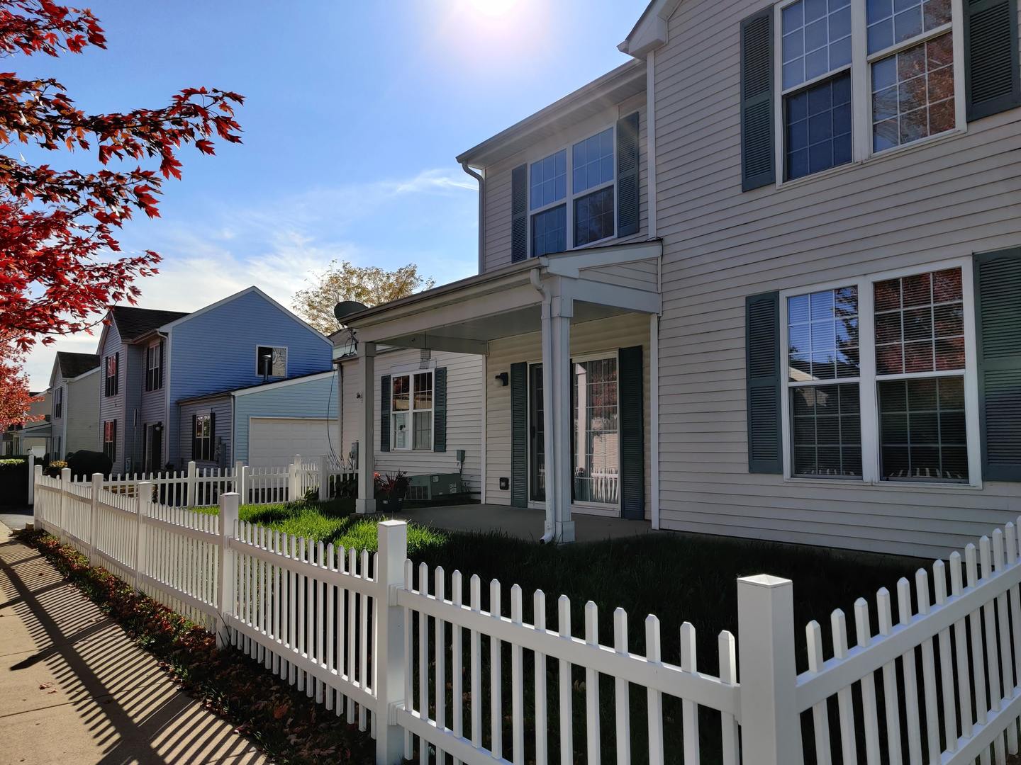 889 Symphony Drive Aurora, IL 60504 - Photo 3 of 24 a house view with a garden