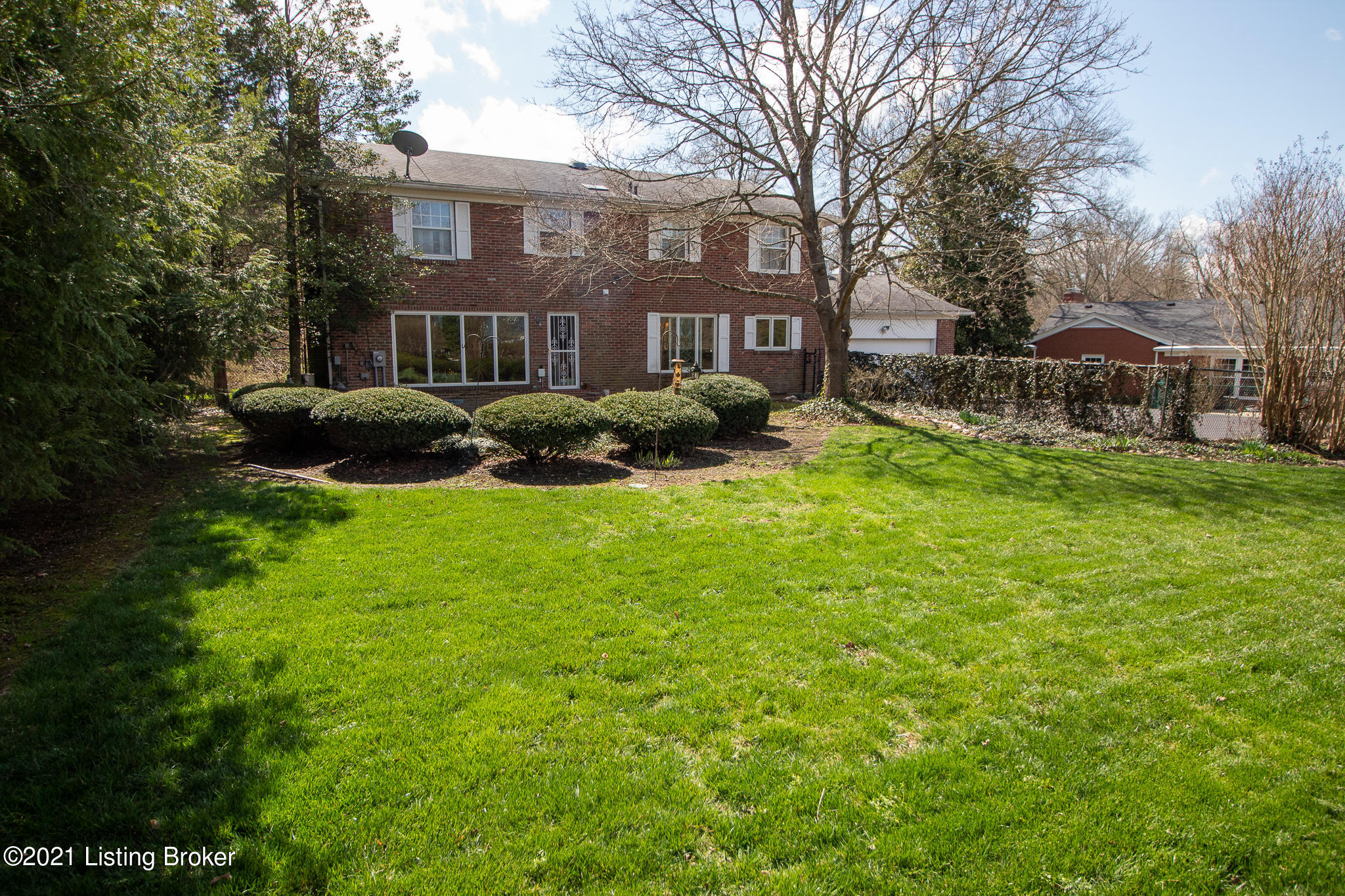 4903 Crofton Road Louisville, KY 40207 - Photo 34 of 39 072