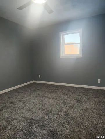 $194,900 | 135 South 17th Avenue, Canton, IL 61520