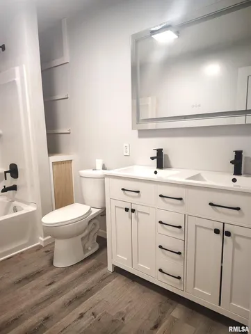 $194,900 | 135 South 17th Avenue, Canton, IL 61520