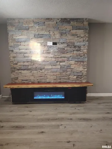 $194,900 | 135 South 17th Avenue, Canton, IL 61520