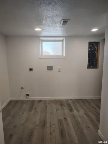 $194,900 | 135 South 17th Avenue, Canton, IL 61520