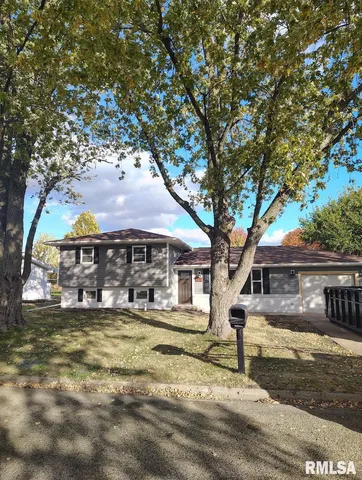 $194,900 | 135 South 17th Avenue, Canton, IL 61520