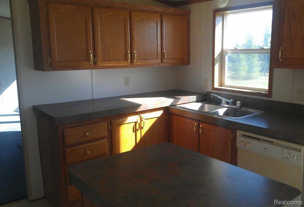 7111 Arendt Road Yale, MI 48097 - Photo 2 of 7 kitchen2.jpg