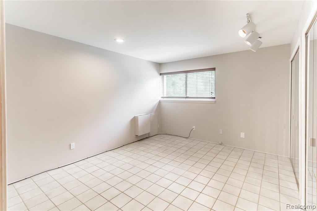 4041 West Maple Road, Unit 104 Bloomfield Hills, MI 48301 - Photo 20 of 25