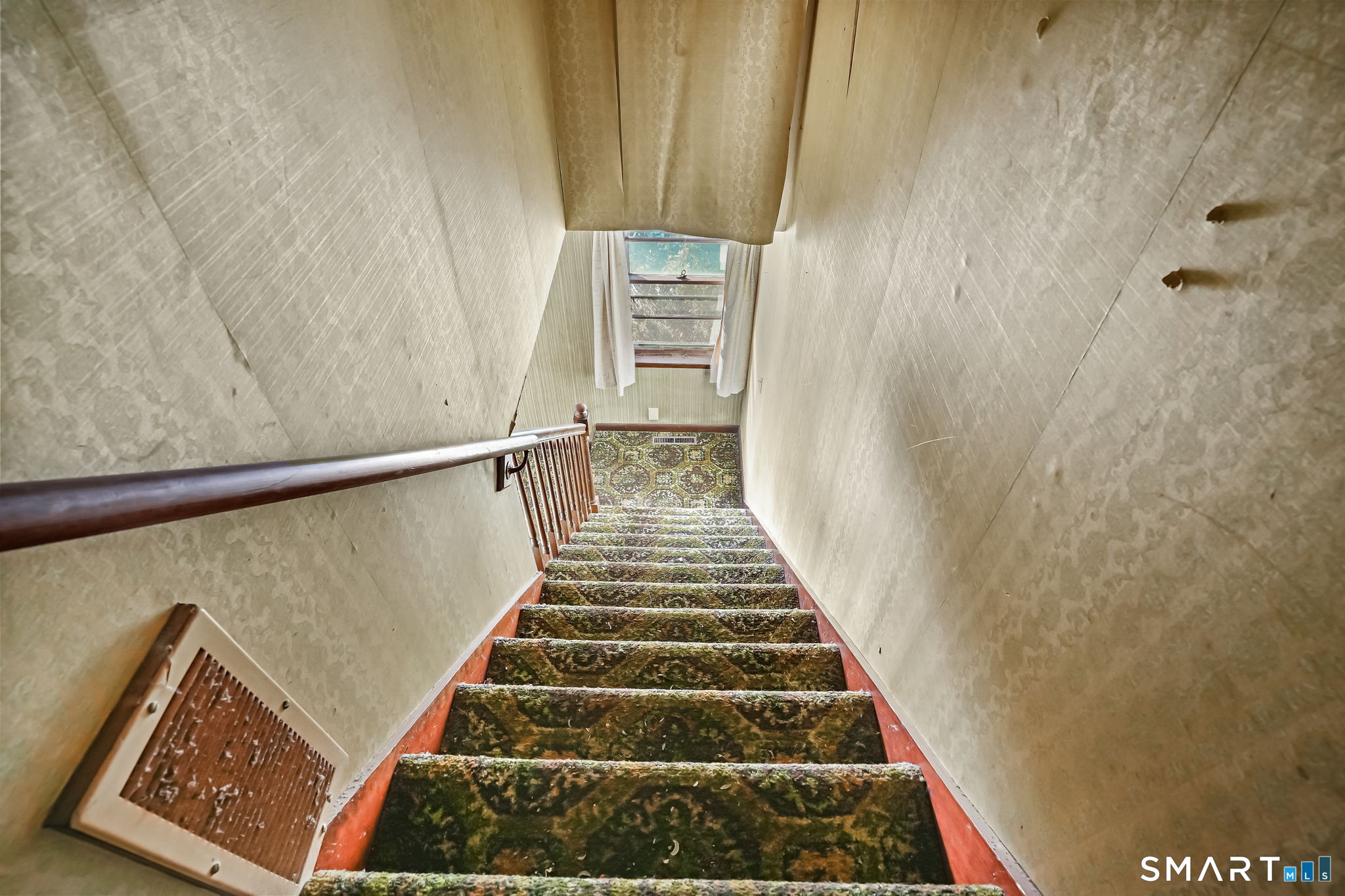 26 George Washington Turnpike Burlington, CT 06013 - Photo 18 of 40 a view of entryway