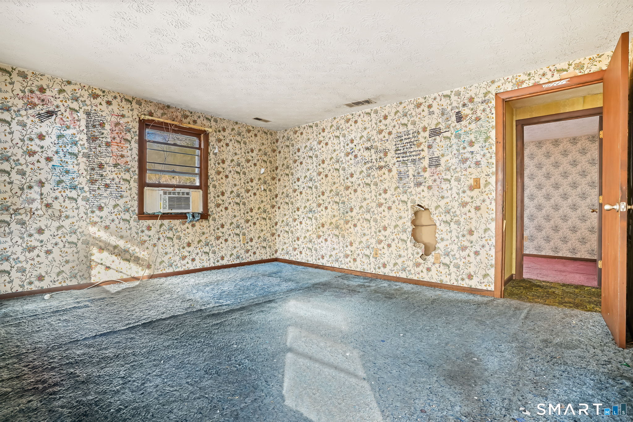 26 George Washington Turnpike Burlington, CT 06013 - Photo 21 of 40 an empty room with a empty space and window