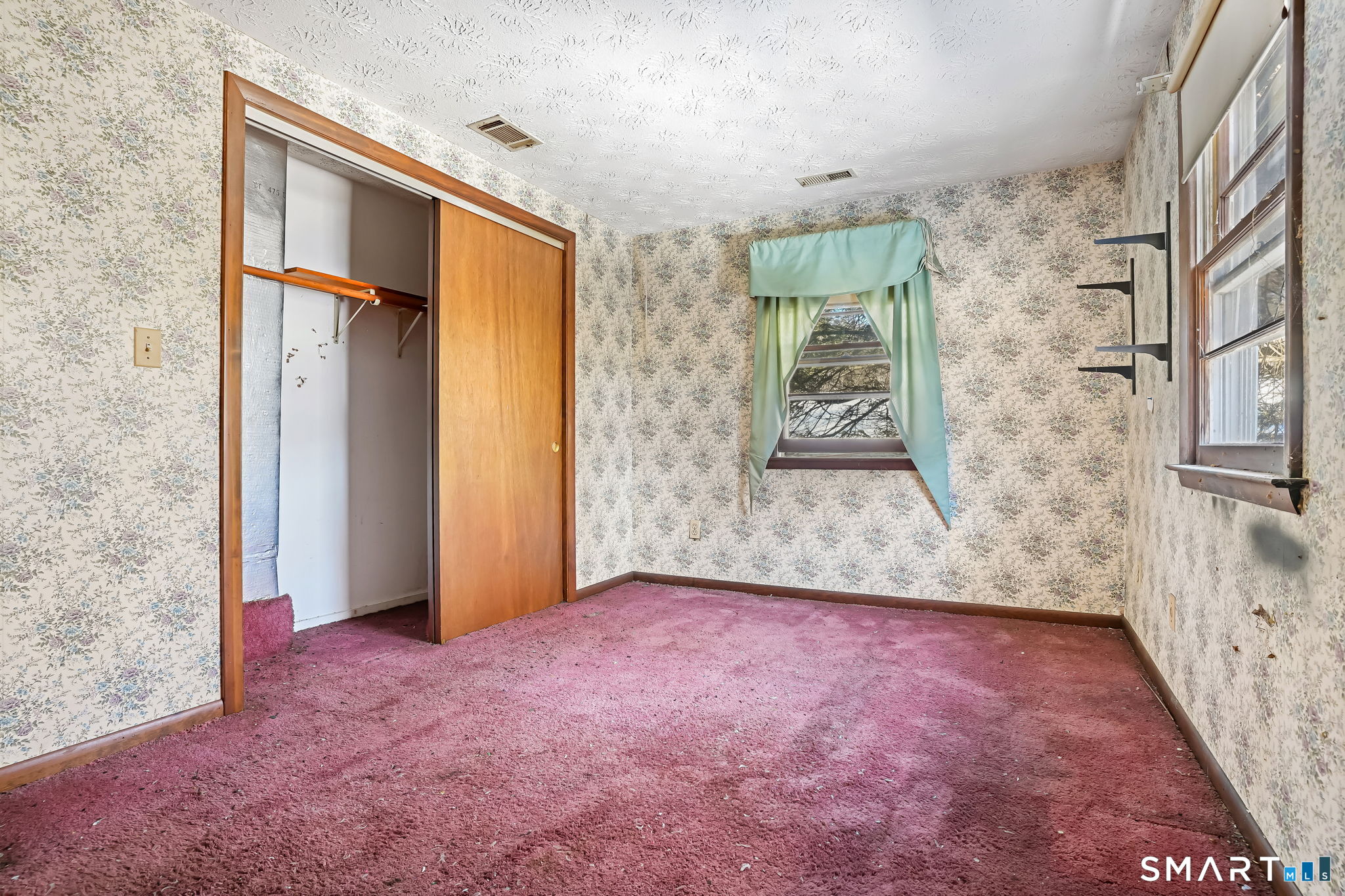 26 George Washington Turnpike Burlington, CT 06013 - Photo 24 of 40 an empty room with windows