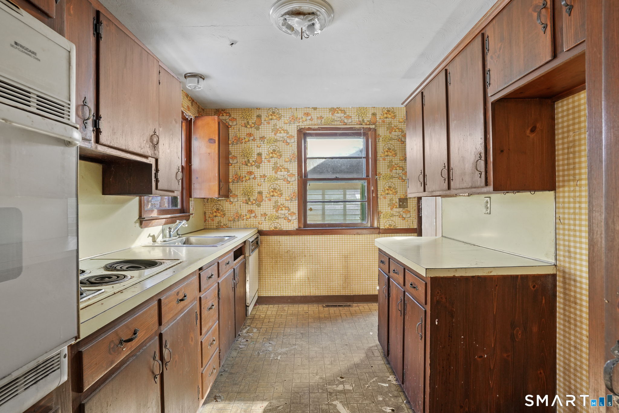 26 George Washington Turnpike Burlington, CT 06013 - Photo 7 of 40 a kitchen with a stove a sink and a refrigerator