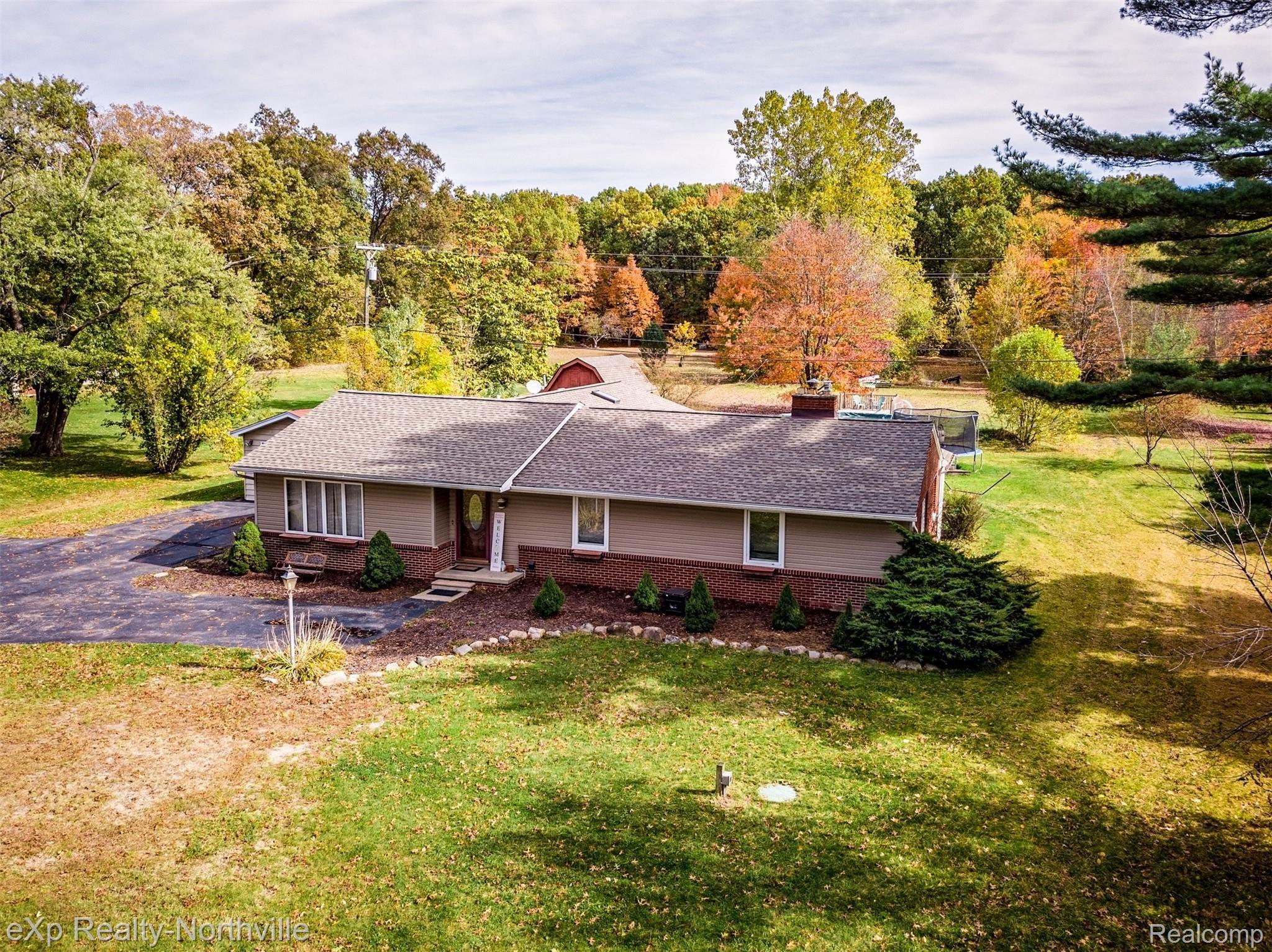 23577 Waltz Road New Boston, MI 48164 - Photo 2 of 42 23577 Waltz-2.jpg