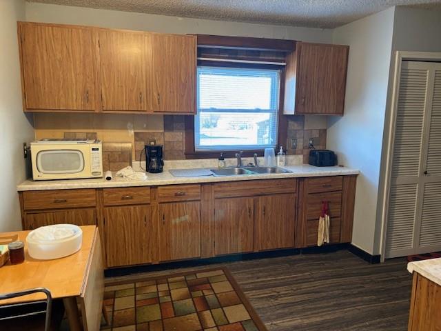 1734 24000 Road Parsons, KS 67357 - Photo 6 of 12