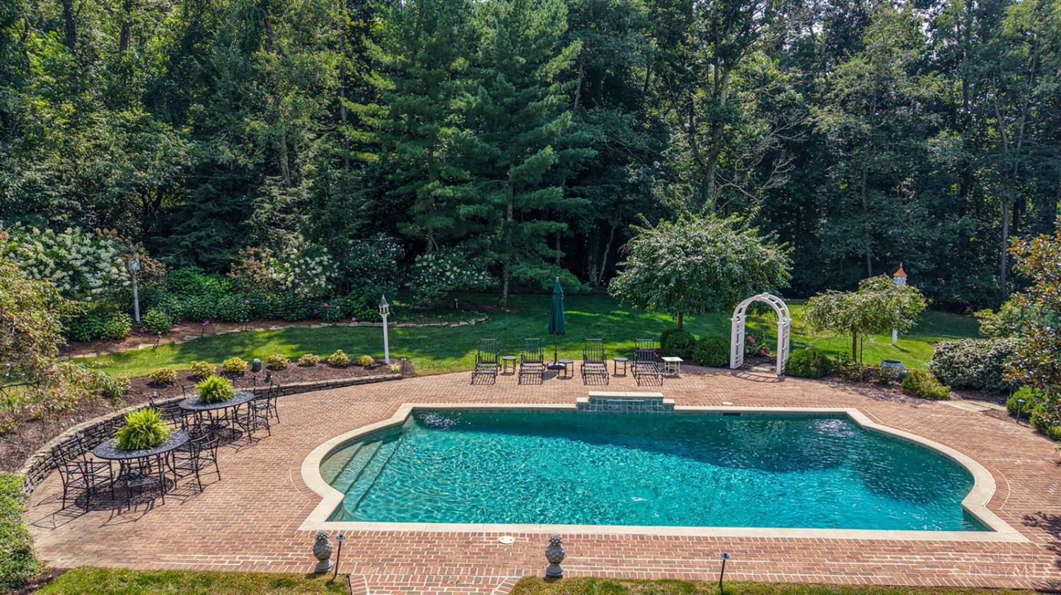 8775 Spooky Hollow Road Cincinnati, OH 45243 - Photo 8 of 12 Gallery Image 8