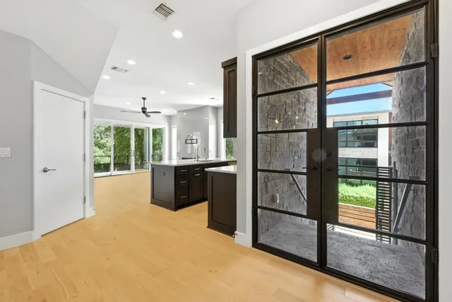 $5,700 | 901 Bouldin Avenue, Unit B, Austin, TX 78704