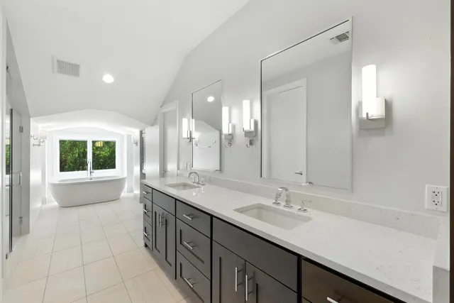 $5,700 | 901 Bouldin Avenue, Unit B, Austin, TX 78704