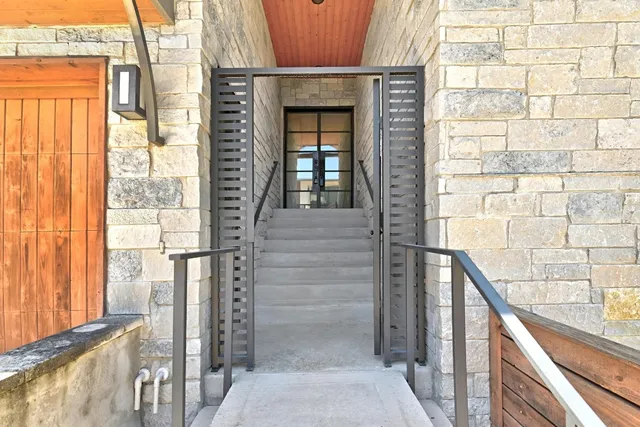 $5,700 | 901 Bouldin Avenue, Unit B, Austin, TX 78704