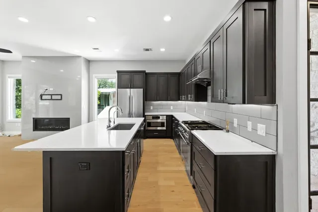 $5,700 | 901 Bouldin Avenue, Unit B, Austin, TX 78704