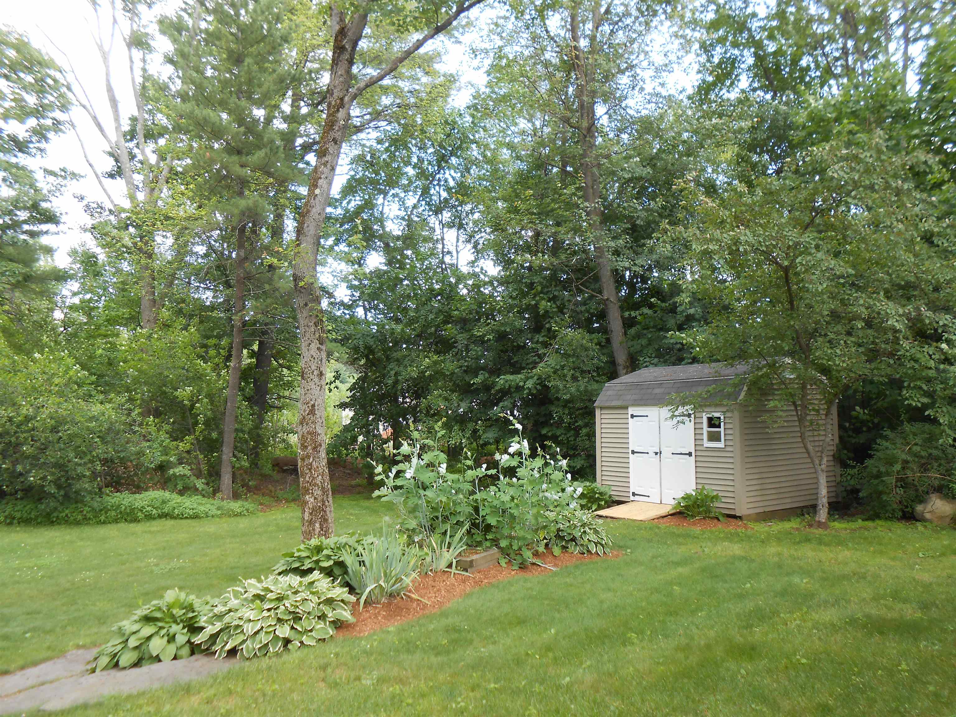1651 River Road Manchester, NH 03104 - Photo 11 of 12