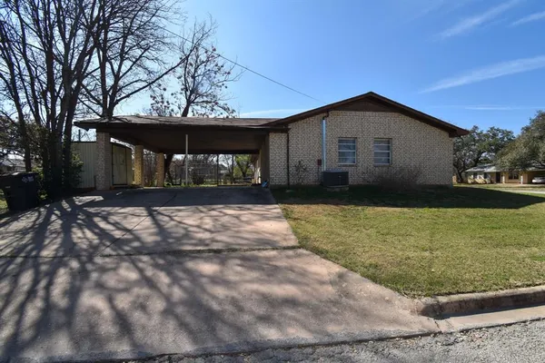 $159,900 | 1801 South College Street, Brady, TX 76825