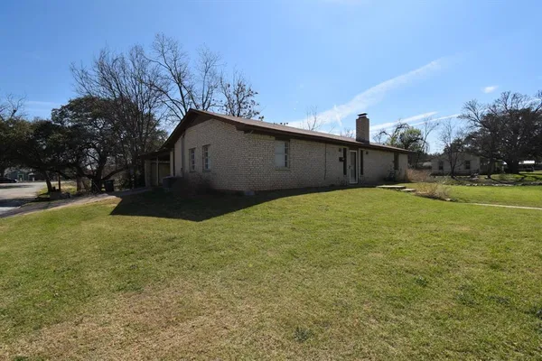 $159,900 | 1801 South College Street, Brady, TX 76825