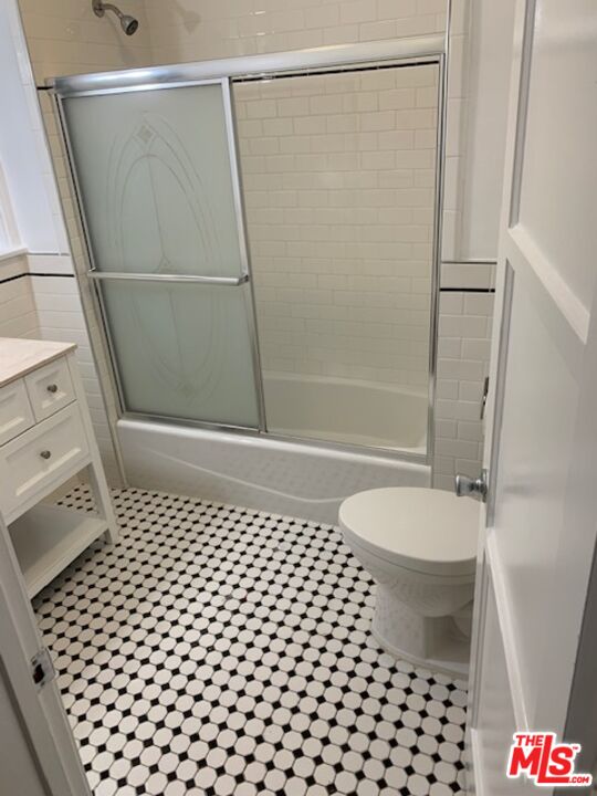 312 South Reeves Drive, Unit E Beverly Hills, CA 90212 - Photo 5 of 10 a bathroom with a sink a toilet and shower