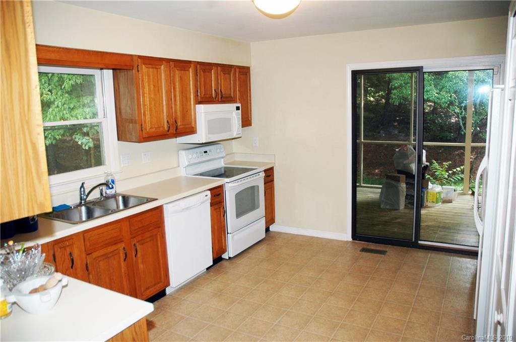 25 Legendary Road Hendersonville, NC 28739 - Photo 4 of 6 Gallery Image 4