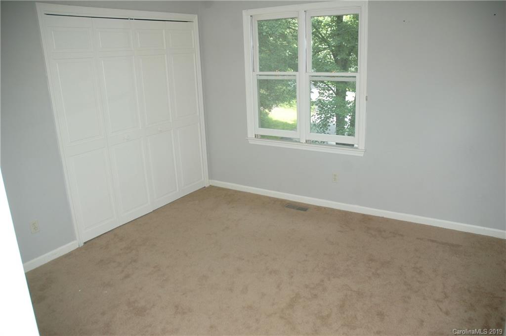 25 Legendary Road Hendersonville, NC 28739 - Photo 5 of 6 Gallery Image 5
