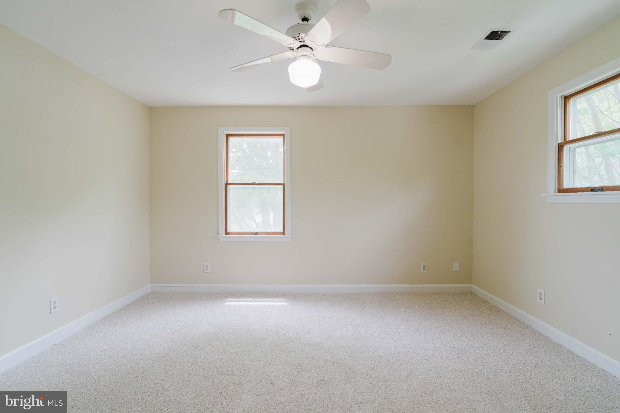 10200 Duvawn Place Silver Spring, MD 20902 - Photo 26 of 42 Bright and airy blank canvas room.