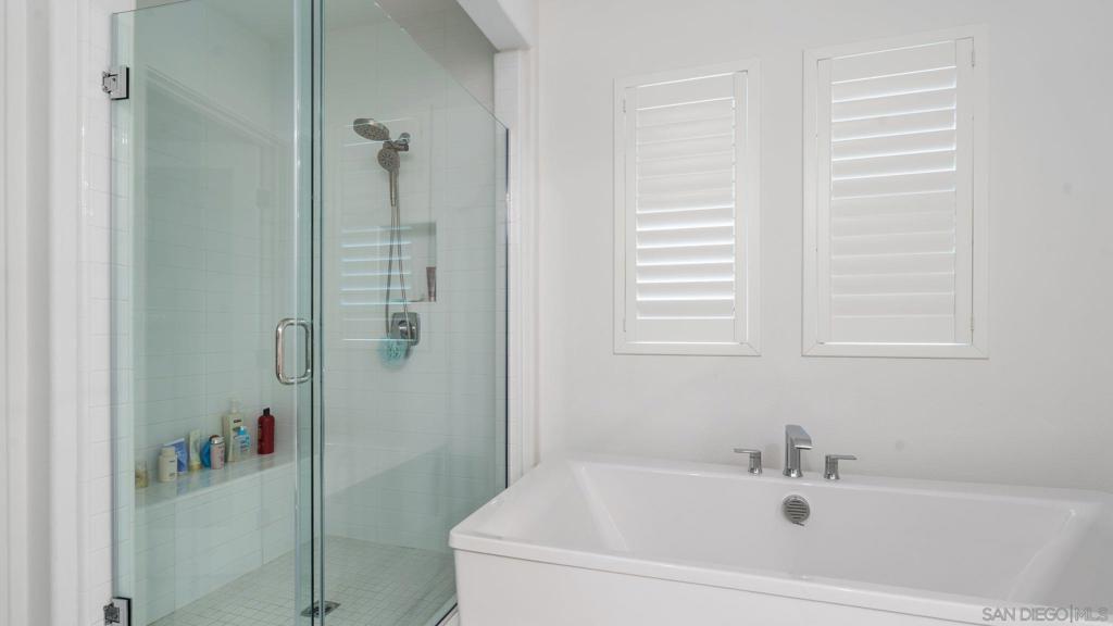 15681 Rennyson Way San Diego, CA 92127 - Photo 16 of 40