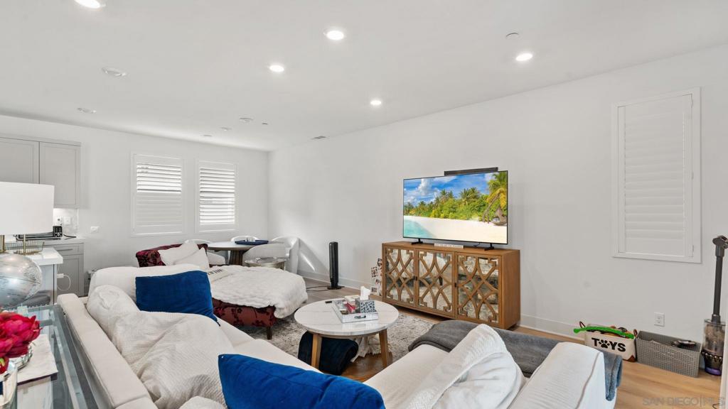 15681 Rennyson Way San Diego, CA 92127 - Photo 3 of 40