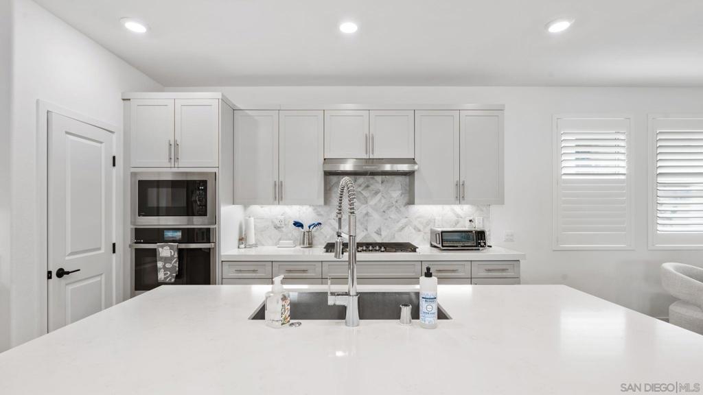 15681 Rennyson Way San Diego, CA 92127 - Photo 4 of 40