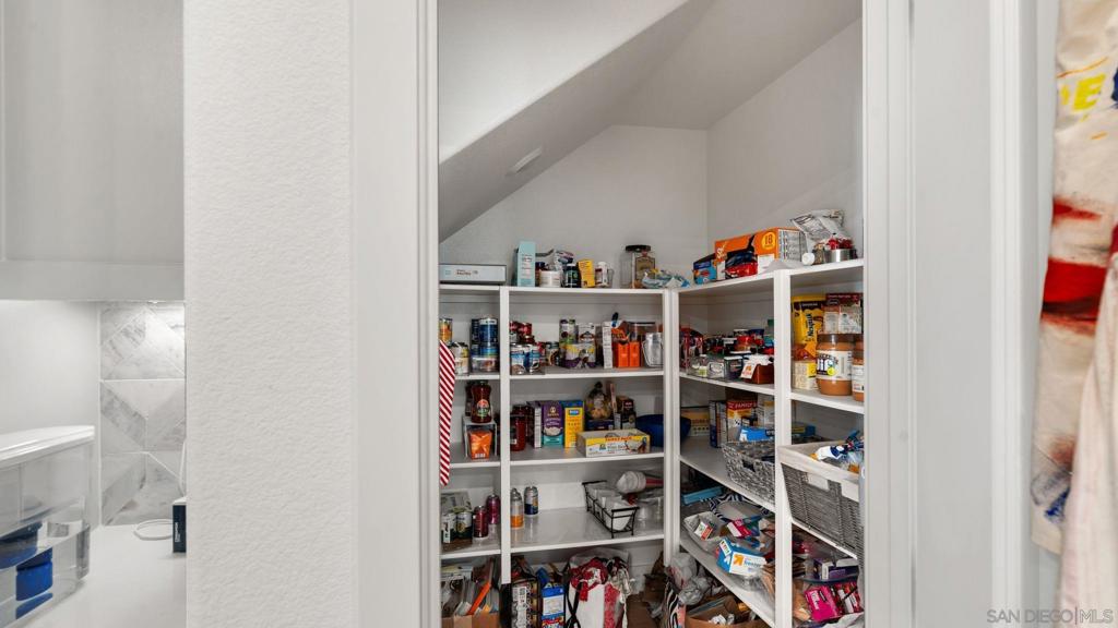 15681 Rennyson Way San Diego, CA 92127 - Photo 8 of 40