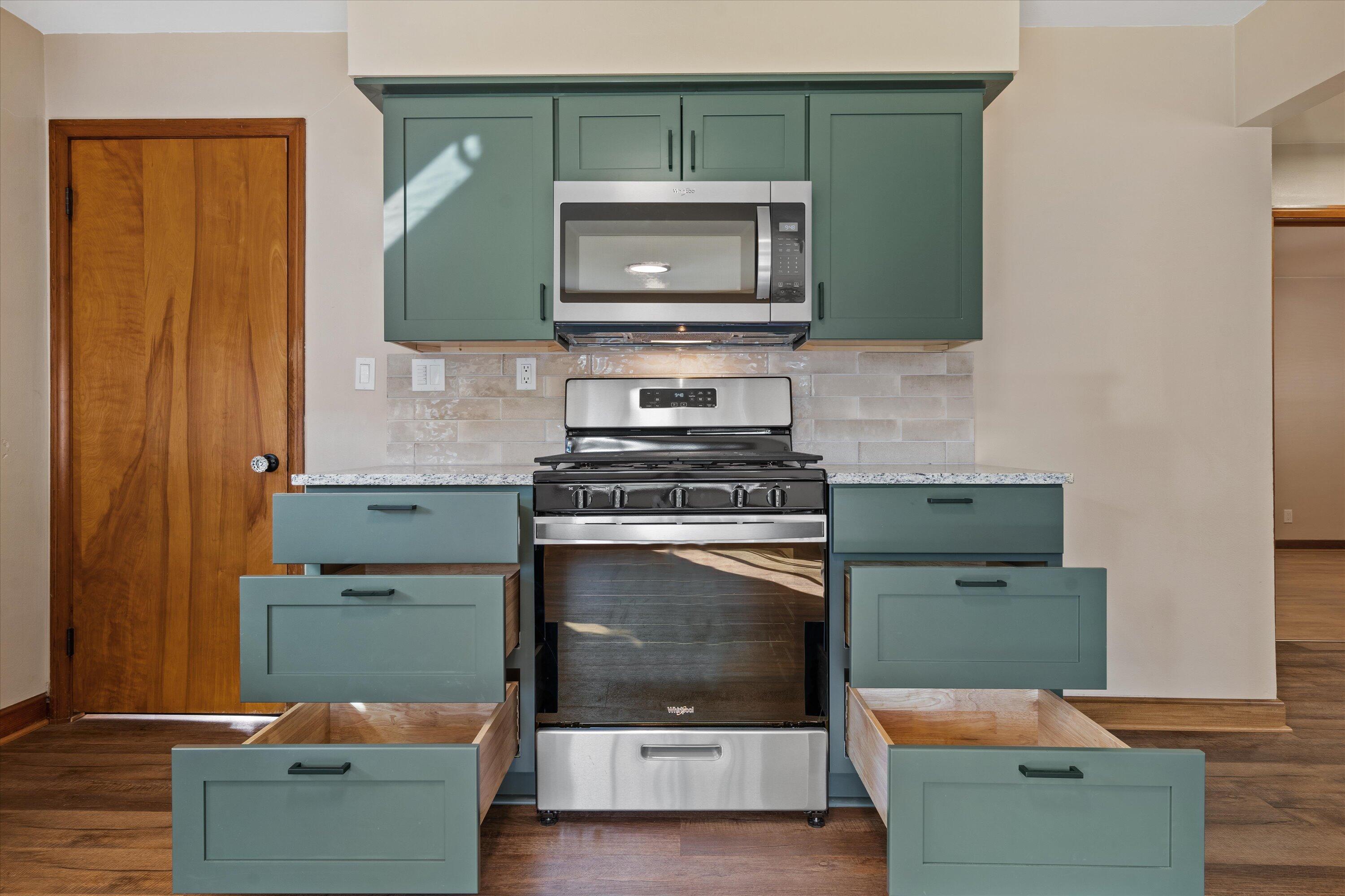 3251 North 94th Street Milwaukee, WI 53222 - Photo 8 of 29 Efficient & functional - Full extension large cabinet drawers!