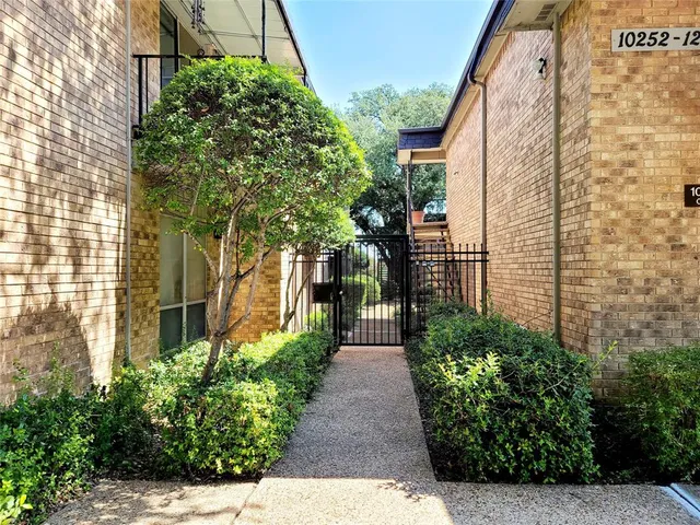 $1,100 | 10248 Regal Oaks Drive, Unit A, Dallas, TX 75230