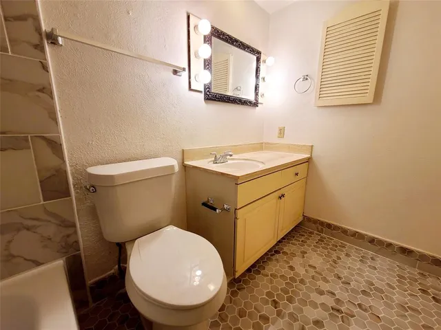 $1,100 | 10248 Regal Oaks Drive, Unit A, Dallas, TX 75230