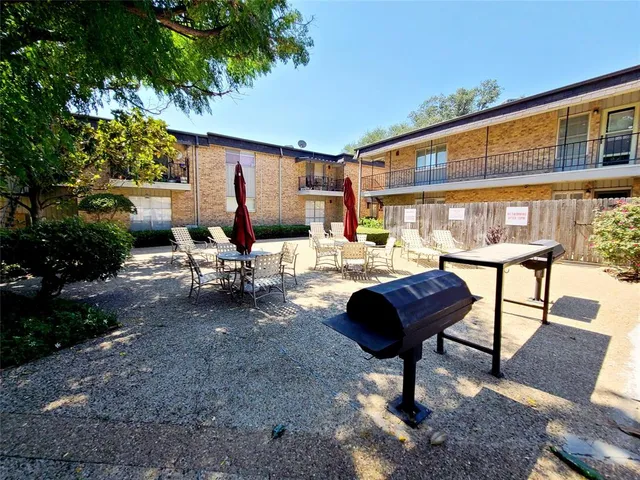 $1,100 | 10248 Regal Oaks Drive, Unit A, Dallas, TX 75230