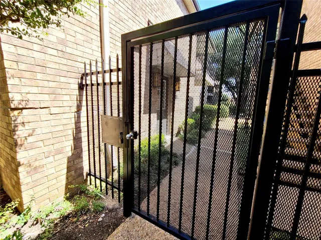 $1,100 | 10248 Regal Oaks Drive, Unit A, Dallas, TX 75230